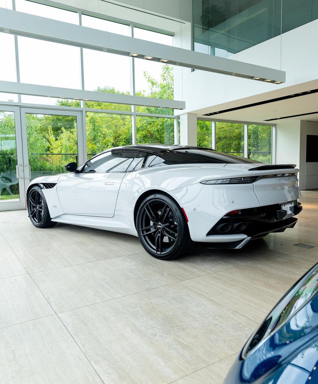 阿斯顿马丁完胜哈斯车队，佩雷兹高光表现