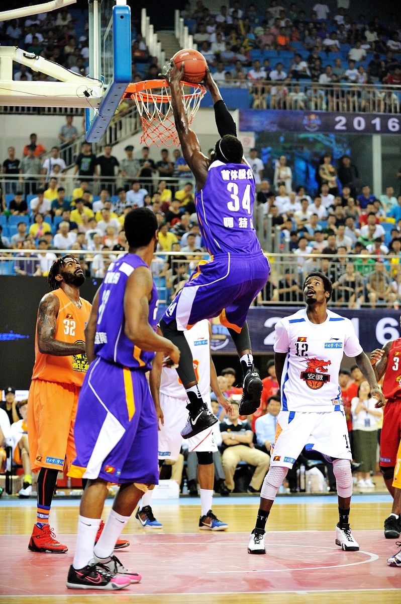 爱游戏tv-步行者鏖战新疆队，恩比德扛起全队