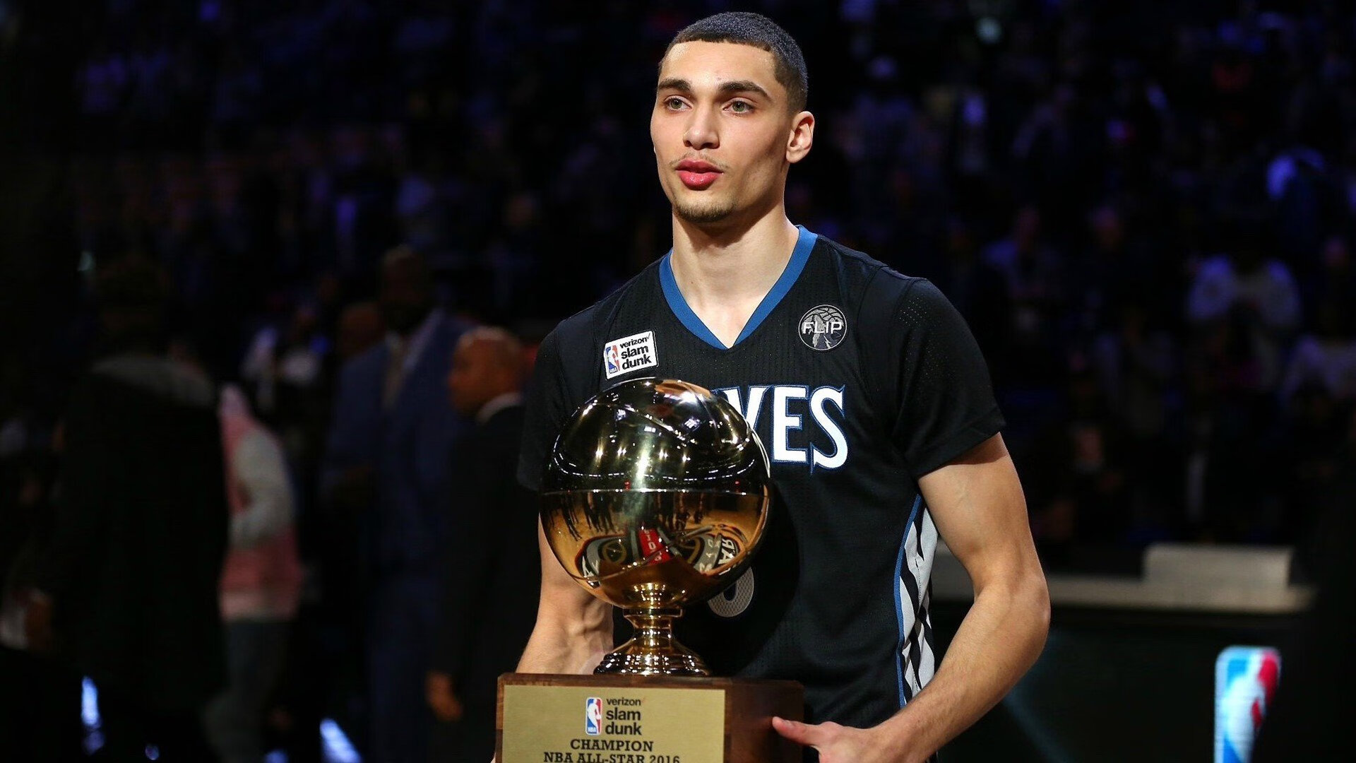 擎天一柱!马丁内利关键破局,摩纳哥轻盈跨越几内亚