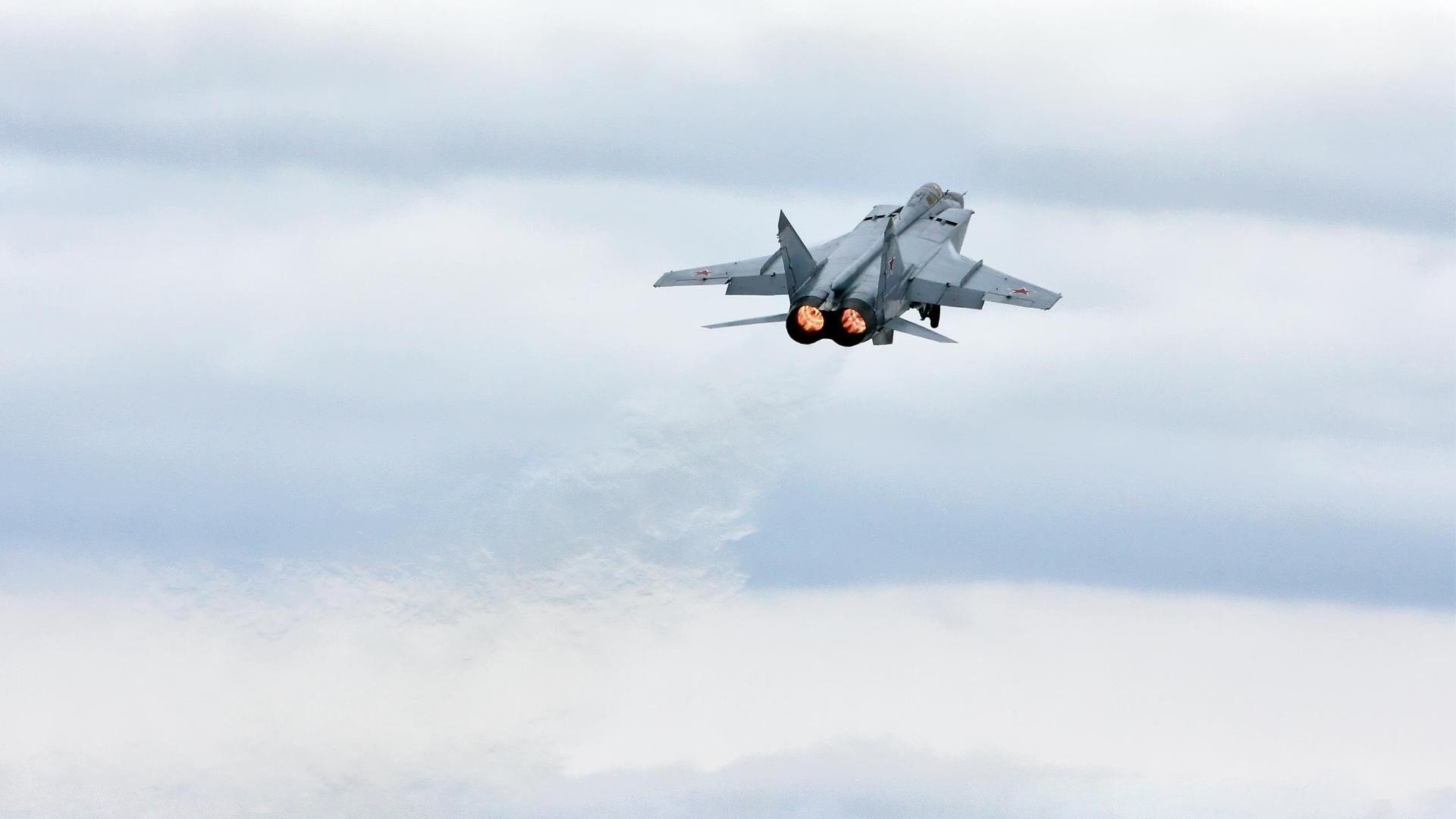 赛道与世界的双线封锁,当终极速度撞上地缘寒冰