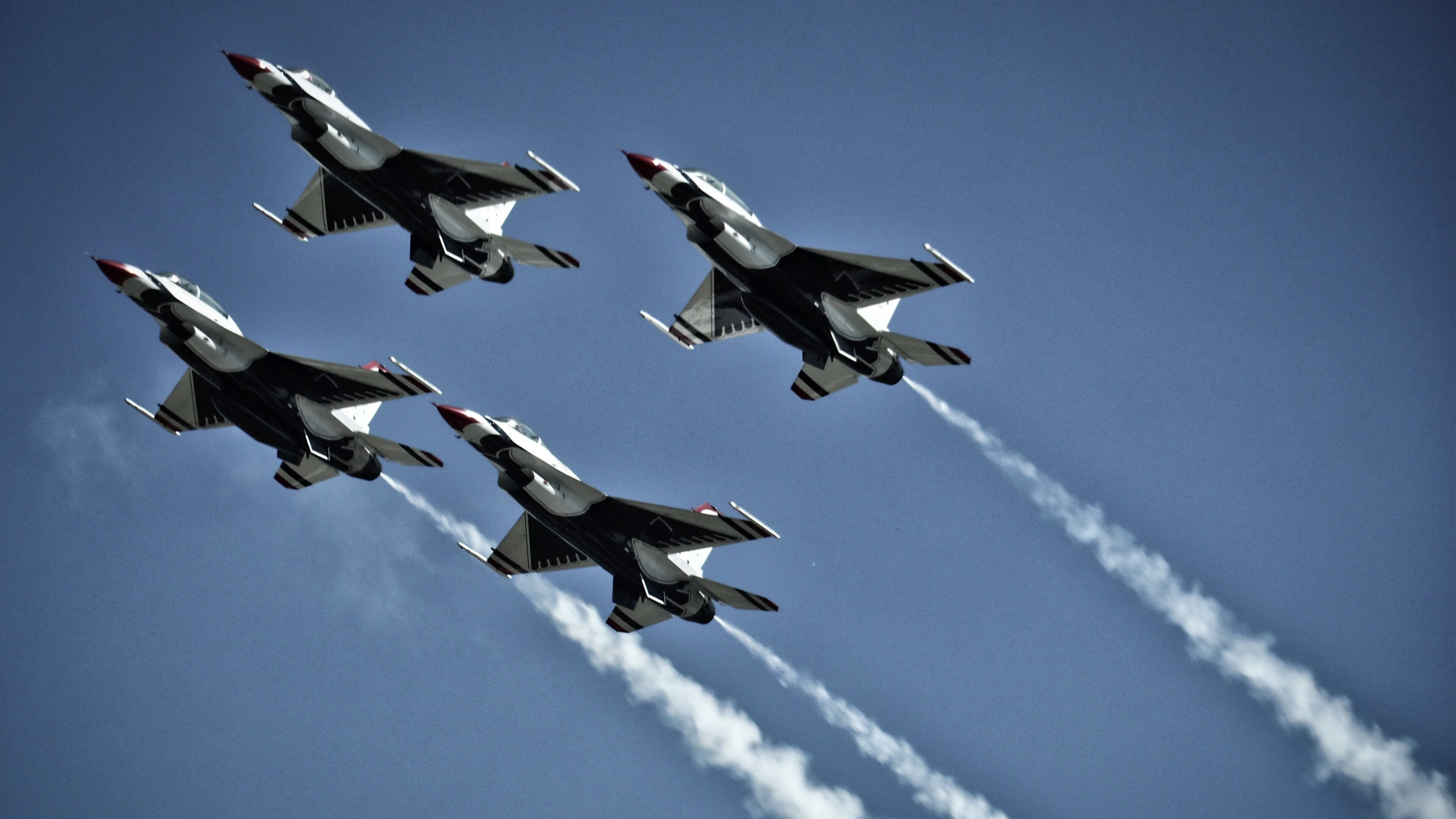 钢铁战车与血肉之躯，两种巅峰，一种冠军逻辑